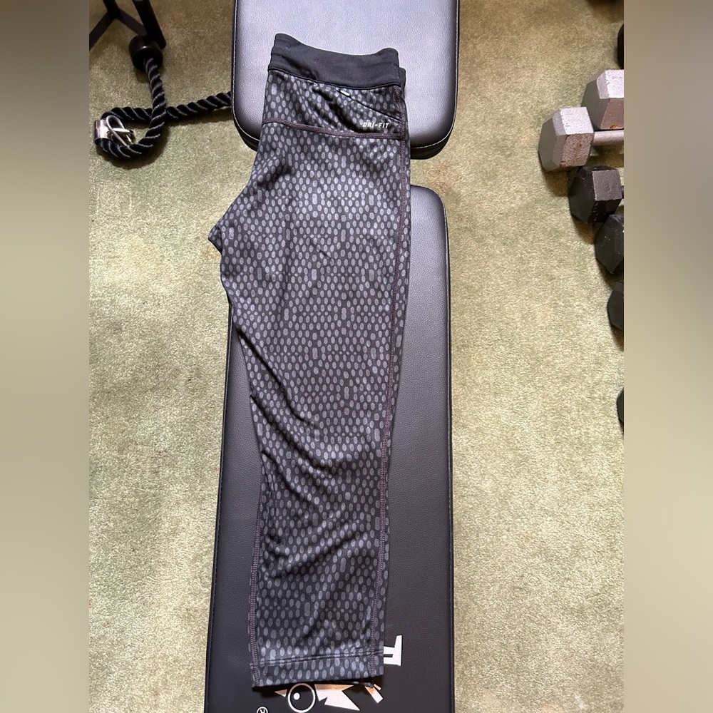 Black Patterned Nike  capri 3/4 length Leggings